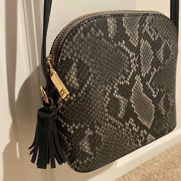 Crossbody Animal Print - Picture 4 of 11